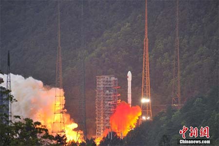 中国首颗高通量通信卫星发射成功
